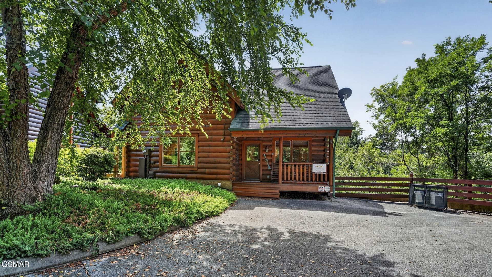 1123 Towering Oaks Drive, Sevierville, TN 37876