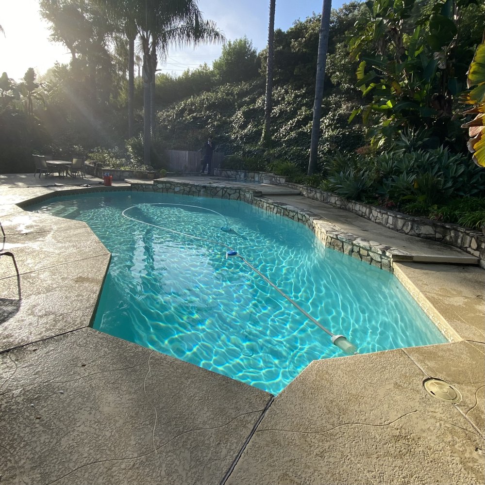 Green algae-covered pool mid-treatment during a green-to-clean recovery service