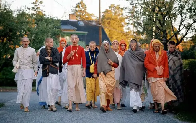 Srila Prabhupada walking with his disciples
