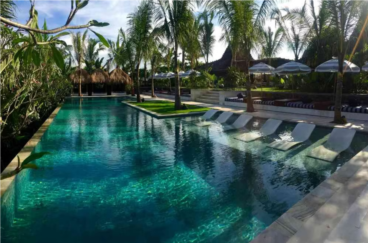 Resort Lounge Pool