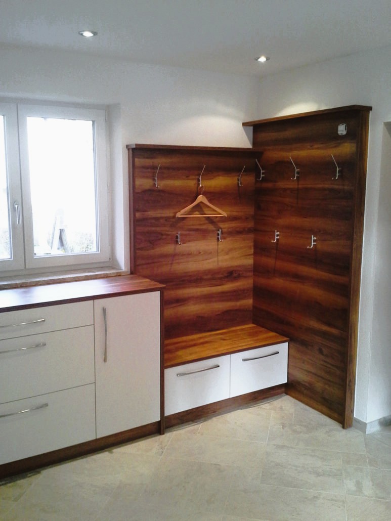 Garderobe mit Sitzbank - Maßmöbel Tischlerei Holztrattner Oberhofen
