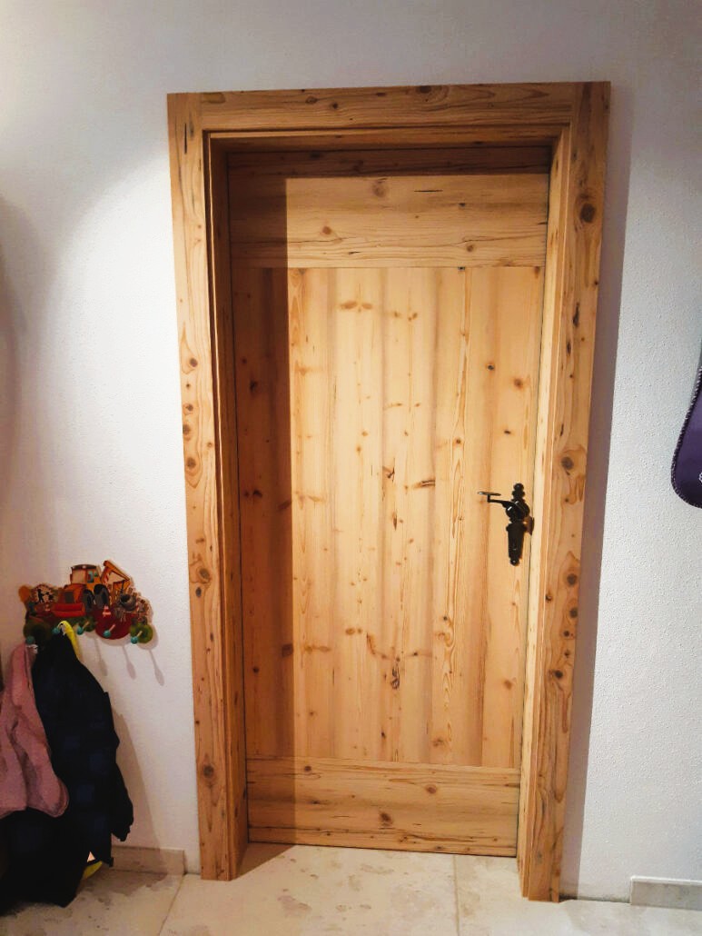 Massivholztür rustikal - Maßmöbel Tischlerei Holztrattner Oberhofen