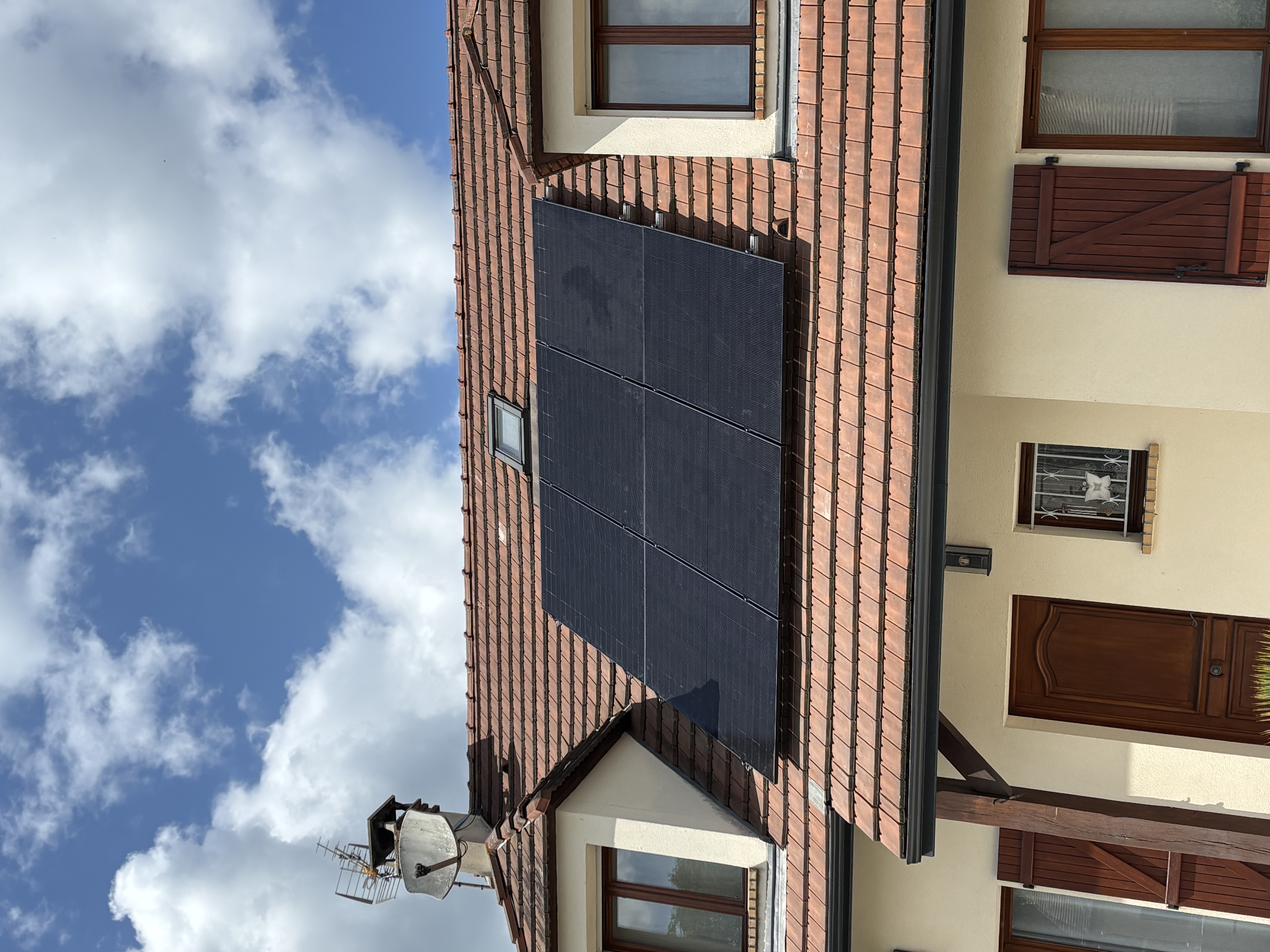 Centrale solaire photovoltaïque 3 kWc en toiture tuiles - Chantier OCR+ à Fontenilles