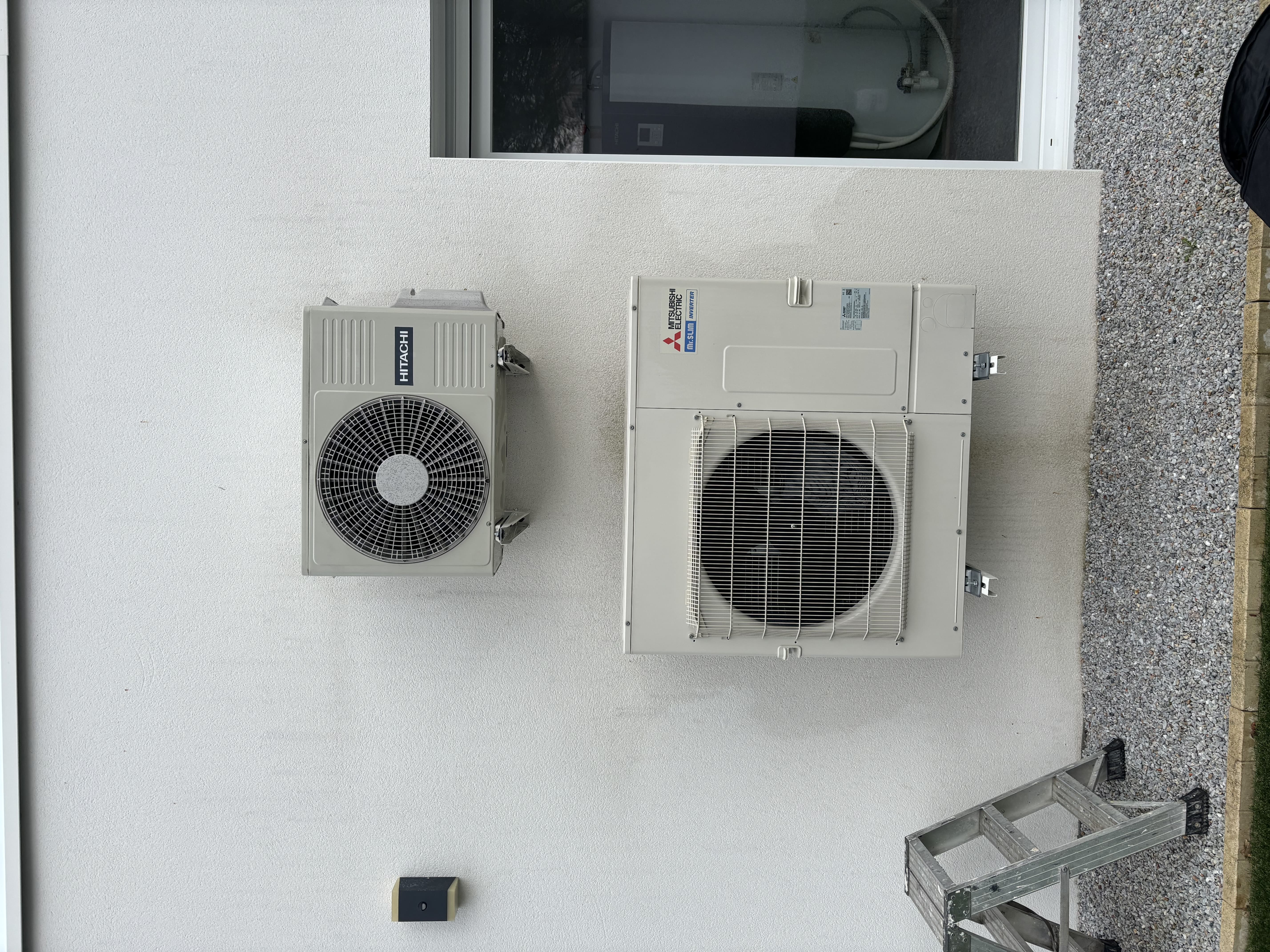 Duo multi-split Hitachi & Mitsubishi Electric en façade - Chantier OCR+ à Saint-Lys