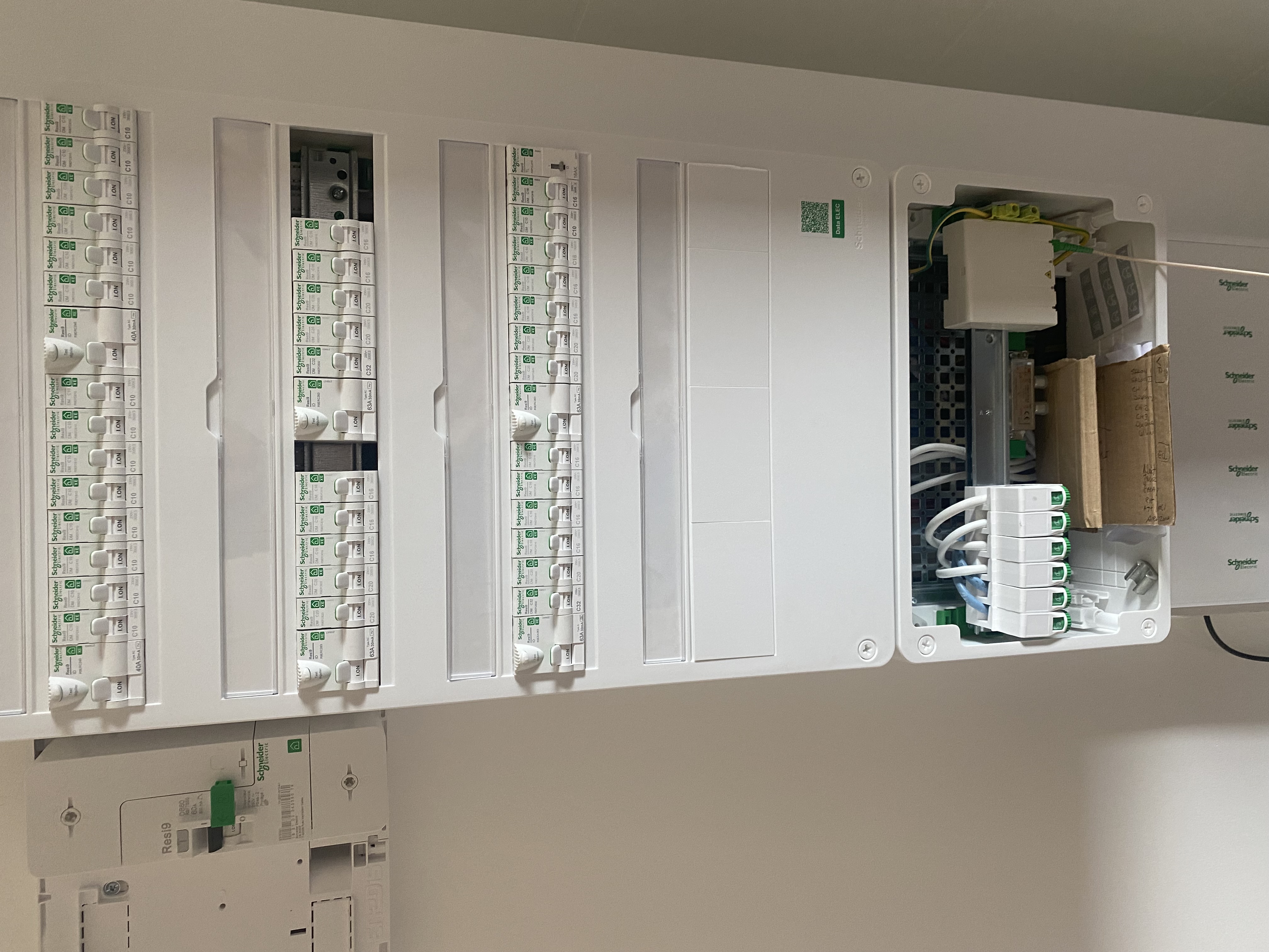 Tableau électrique divisionnaire Schneider Resi9 & coffret VDI - Chantier OCR+ à Fontenilles