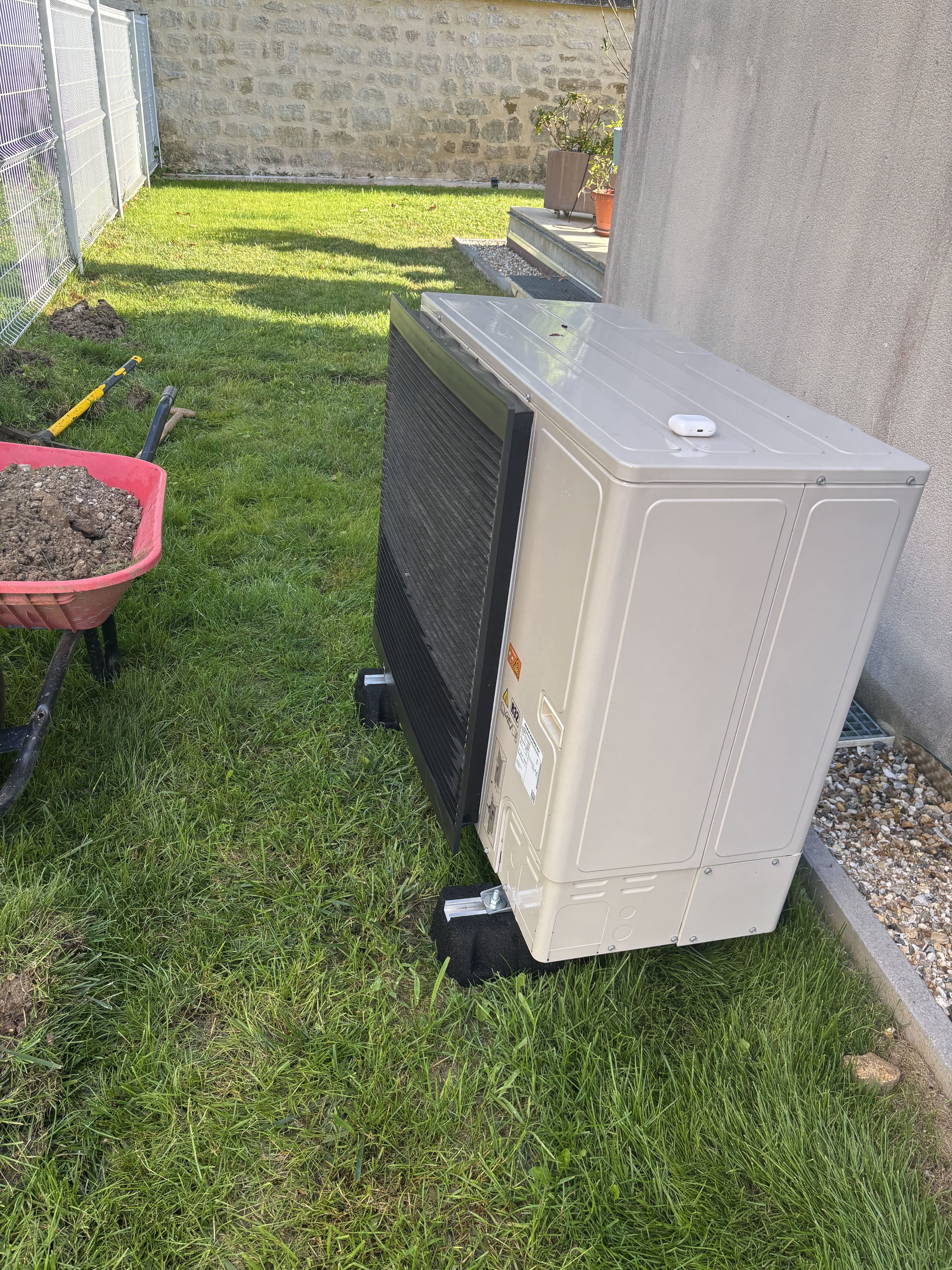 Pose et raccordement d'une pompe à chaleur air-eau Daikin Altherma - Chantier OCR+ à Bonrepos-sur-Aussonnelle