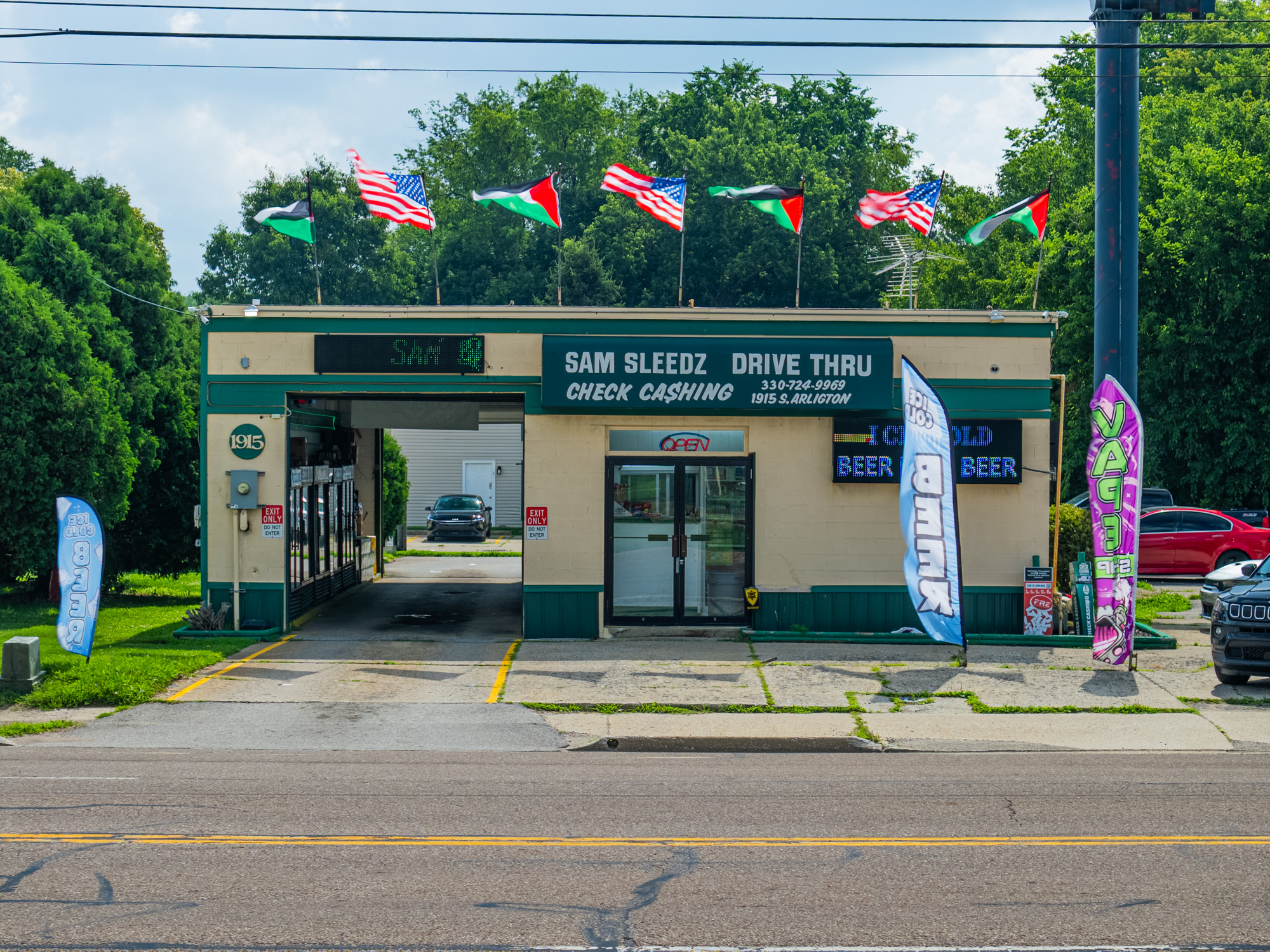 Sam Sleedz Drive Thru Exterior