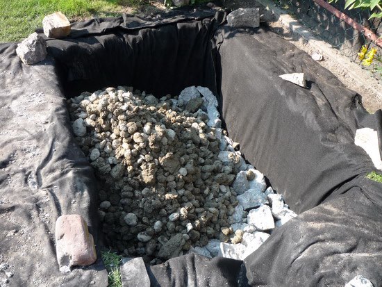 Vízelvezetéshez kapcsolódó szikkasztó kialakítás