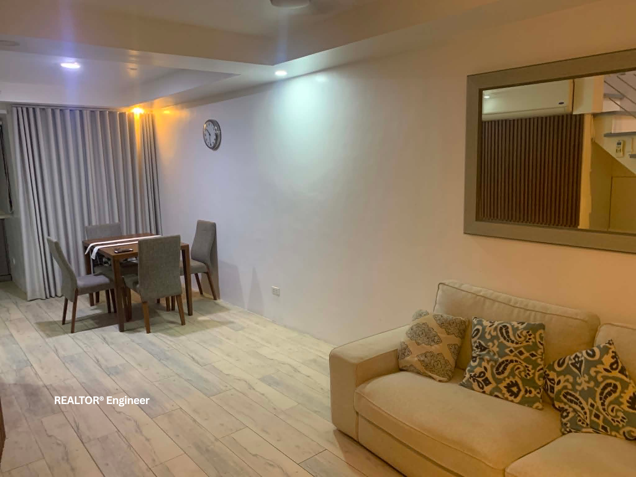 Move-In Ready Fully-Furnished Townhouse
