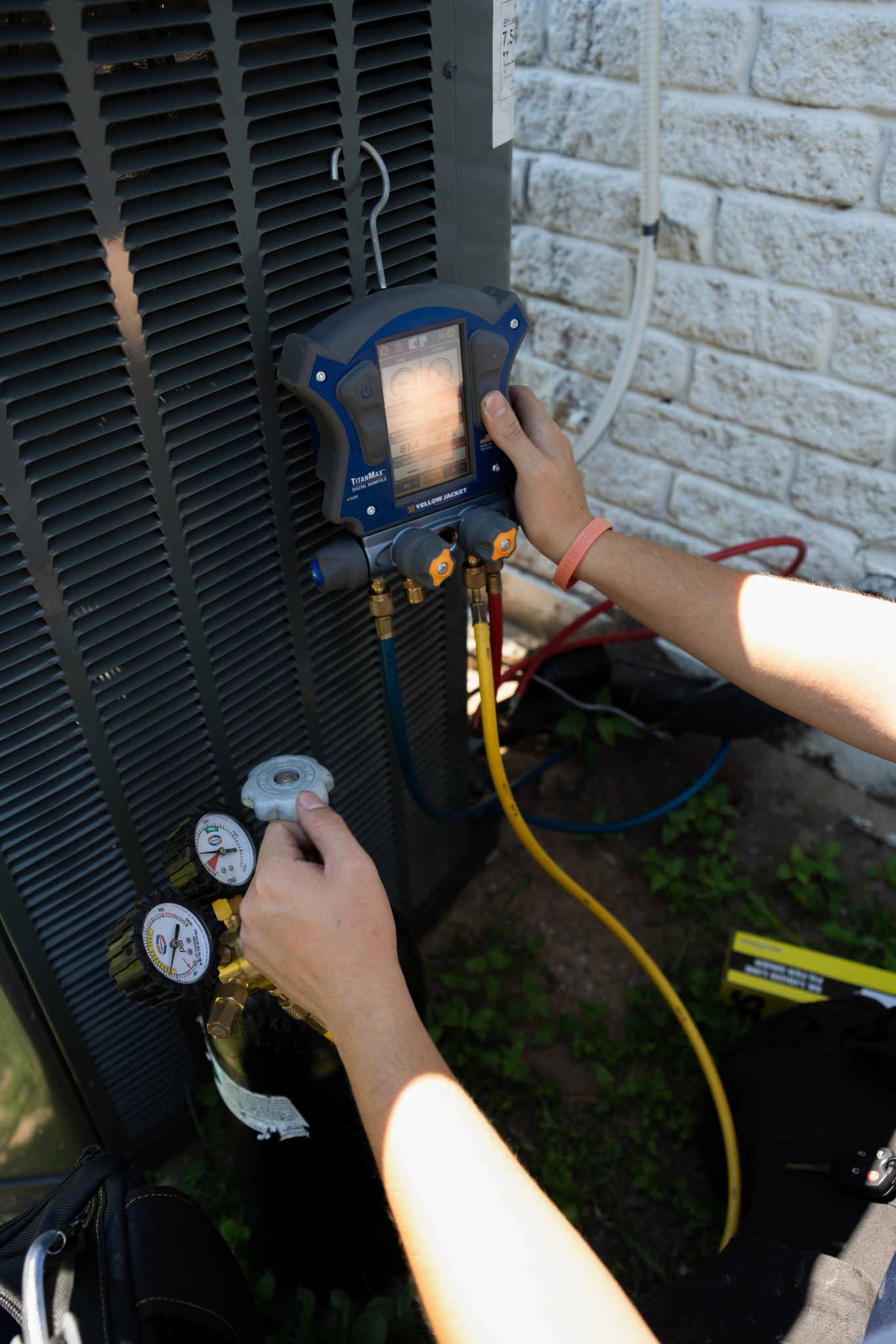 Yellow Jacket TitanMax Digital Manifold Diagnostics on Condenser — McAllen, TX
