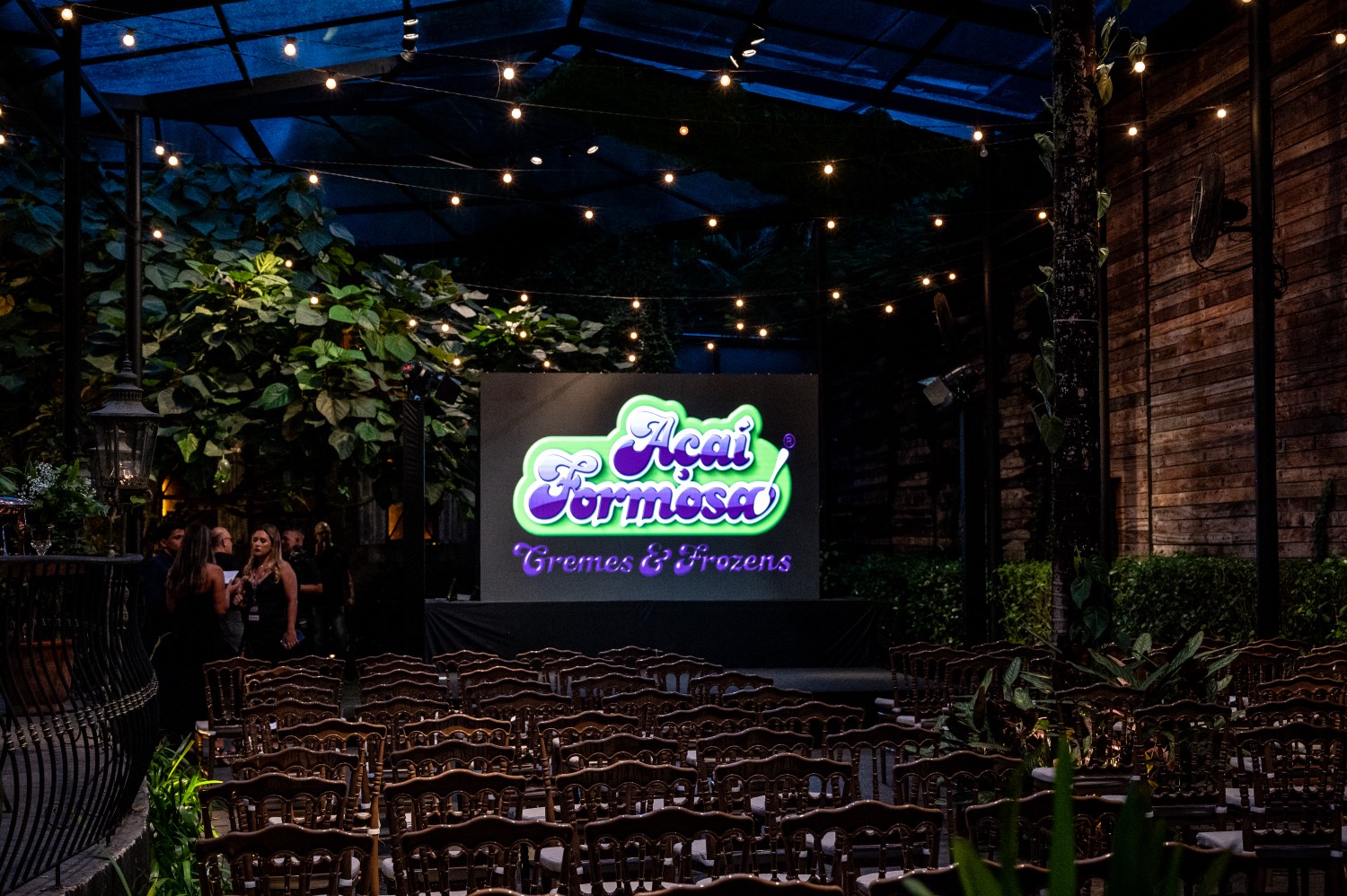 Palco de evento corporativo da Açaí Formosa