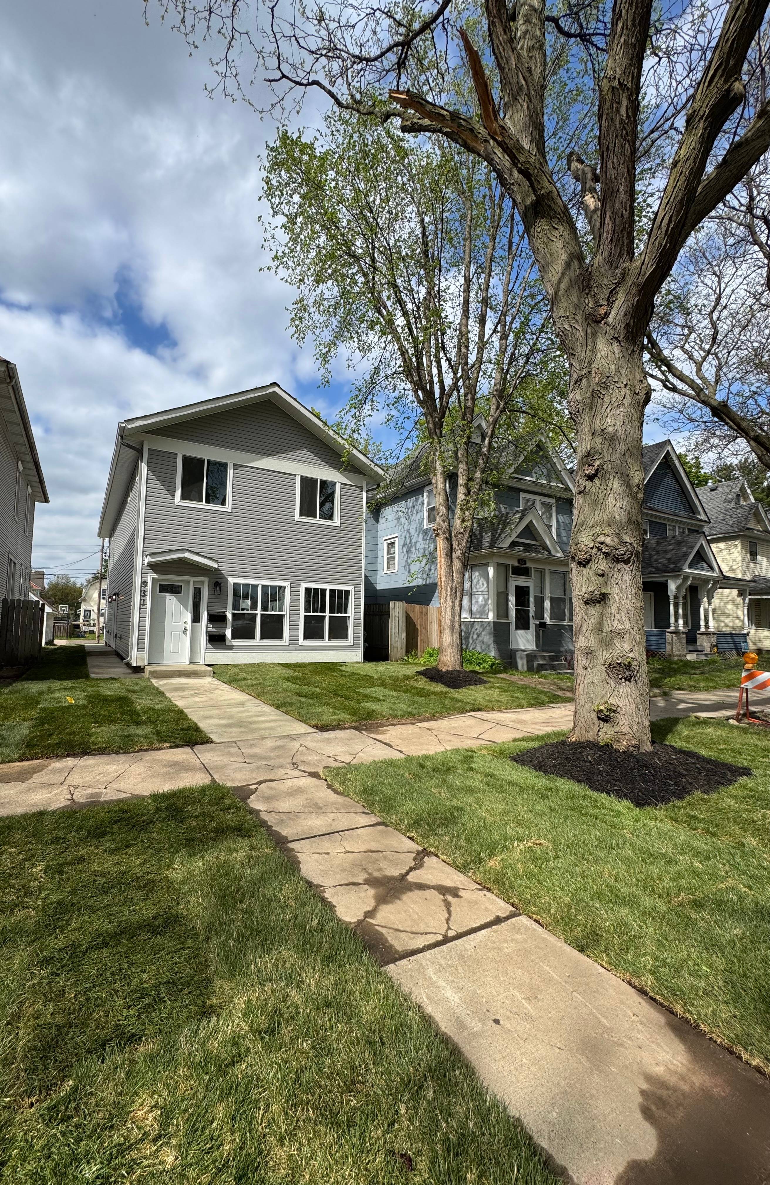 Residential front yard landscaping by GR Landscaping MN