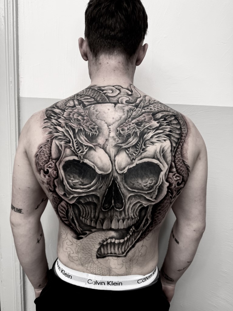 Realistic Tattoo Skull Back Tattoo Studio Salzburg 20
