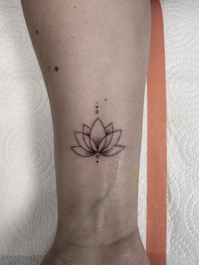 Fineline Lotus Flower with shading Tattoo Studio Salzburg 3