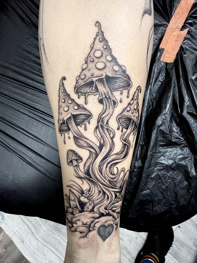 Mushrooms Tattoo Fantasy black and grey Tattoo Studio Salzburg 14