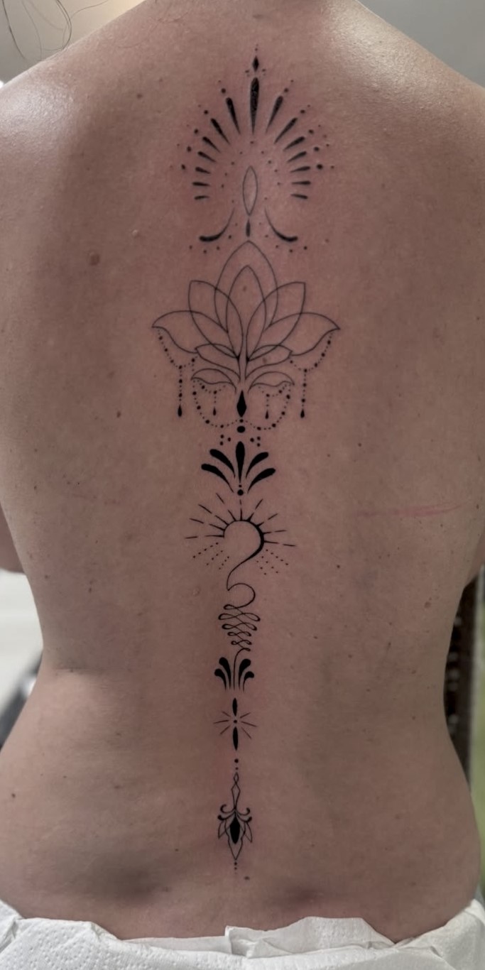 Fineline ornamental tattoo back Tattoo Studio Salzburg 5