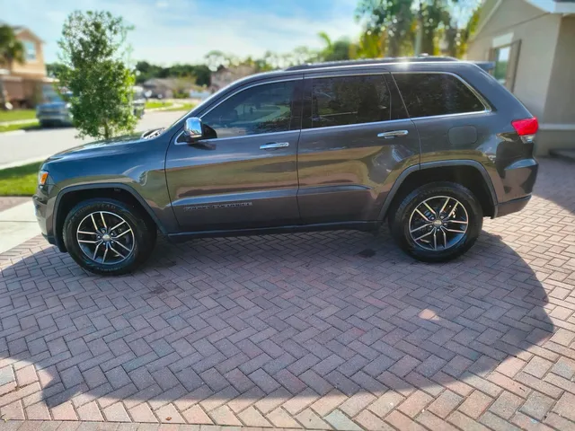 Detailed Jeep Grand Cherokee SUV