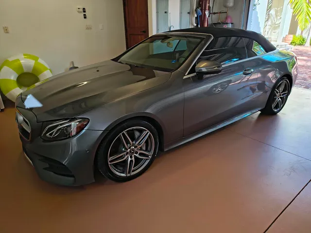 Detailed Mercedes-Benz convertible
