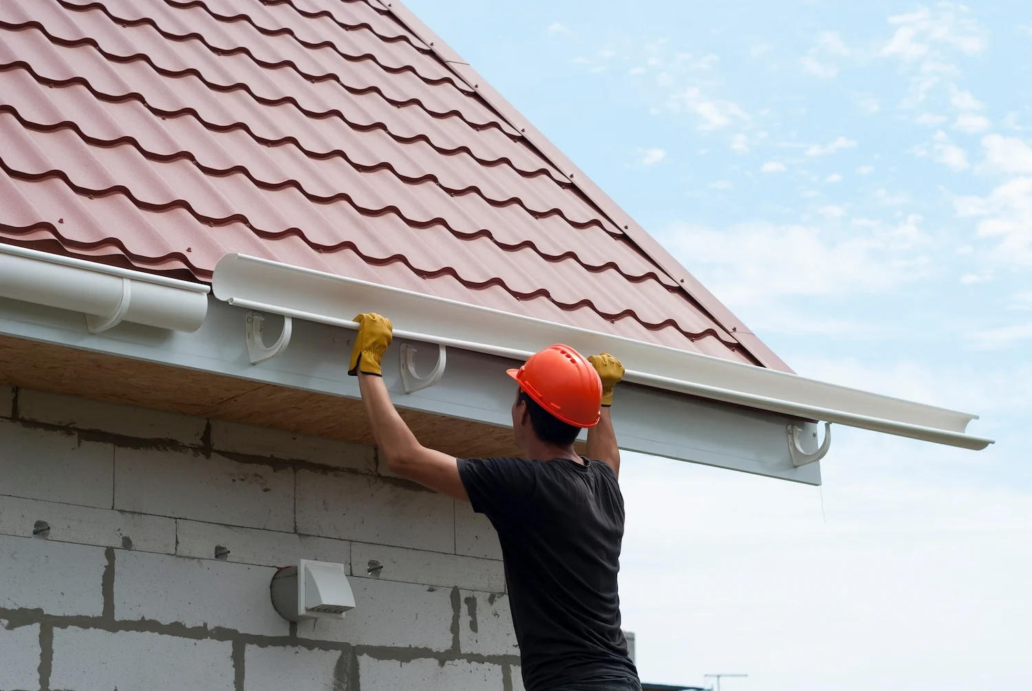 What's the Best Time of Year to Install Siding and Gutters?