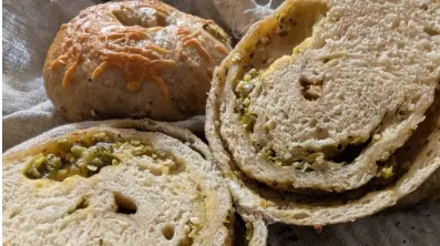 Jalapeño Cheddar Sourdough Bagels