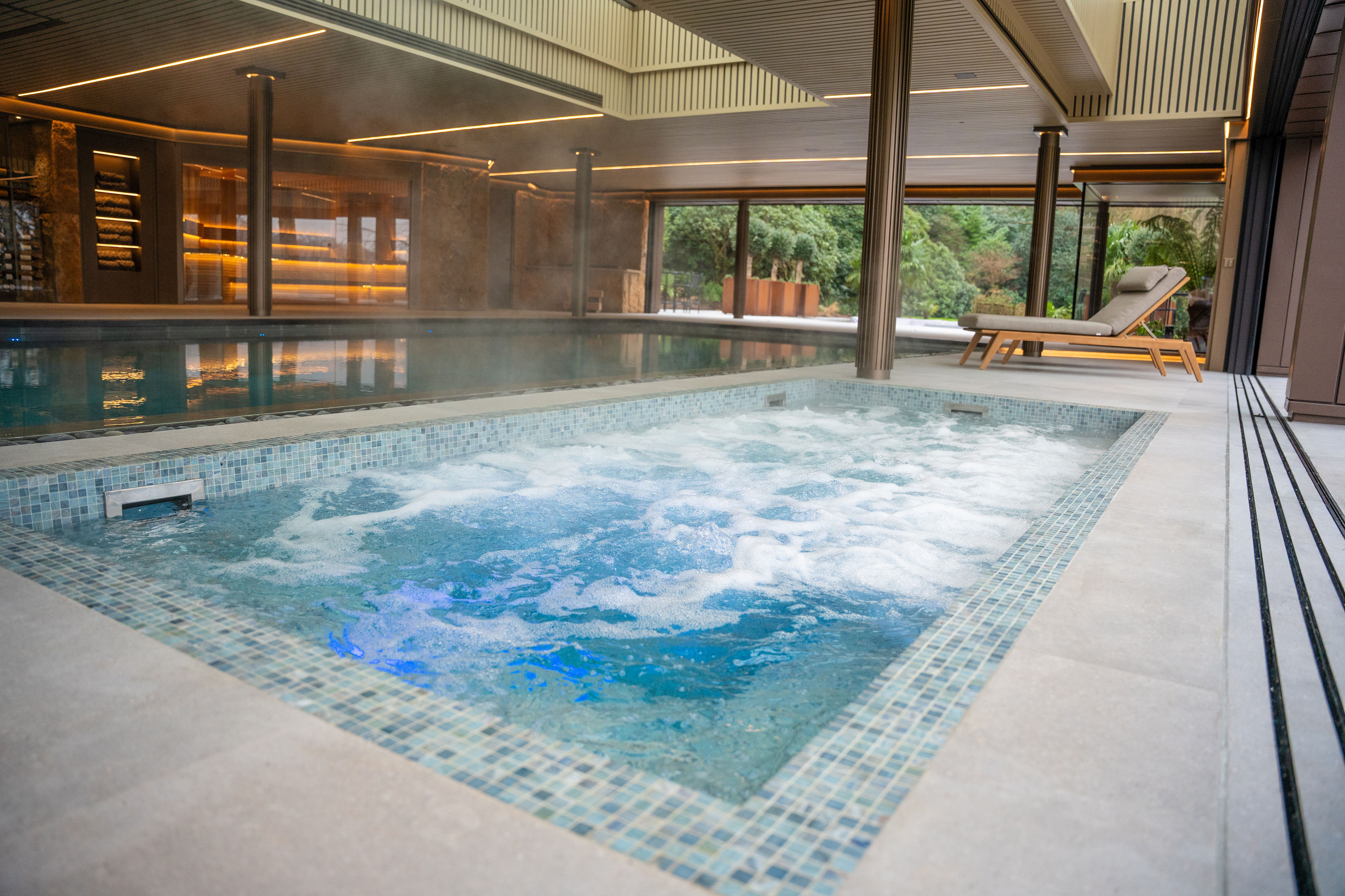 Feel Confident You're Making The Right Decisions - Poolcourt Luxury Pool Building Services