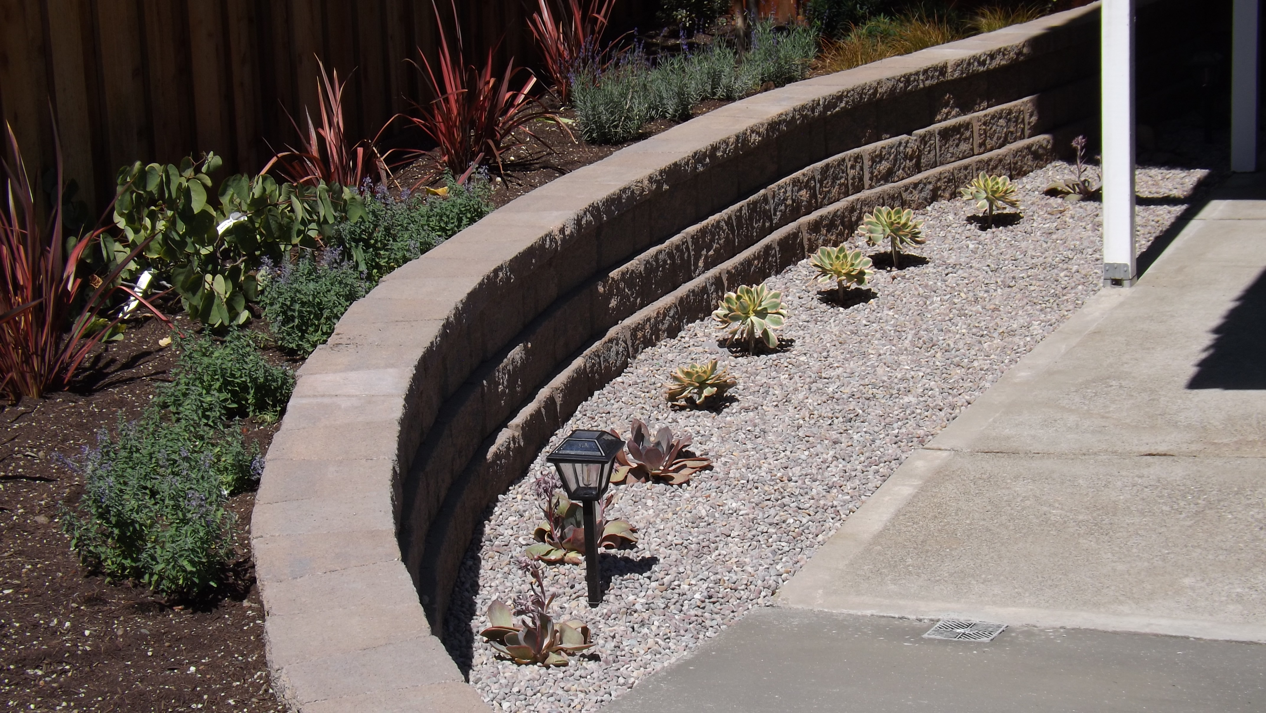 Curved stone block retaining wall in Oakland / East Bay