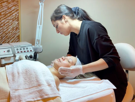 Why Choose Bubbles & Mane for Queens Beauty: Curly Haircuts and Spa Treatments