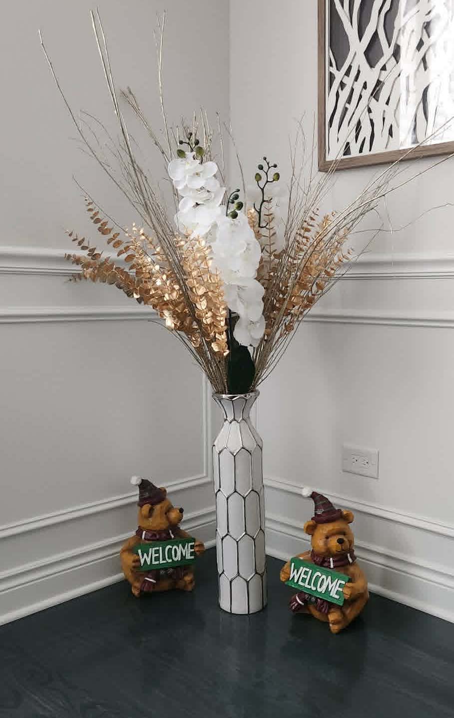 Vase with leaves