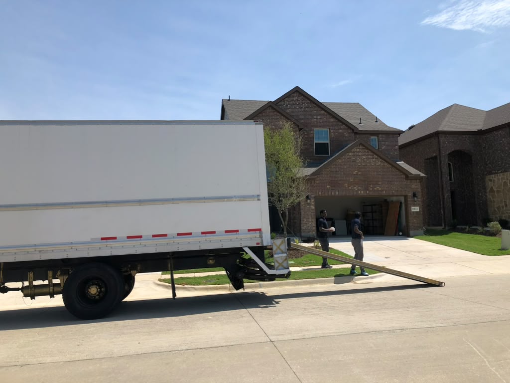 Moving company in action 3