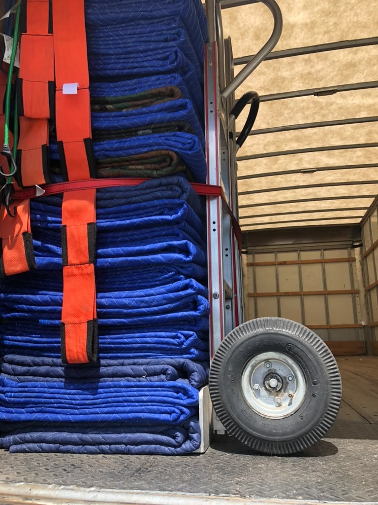 Moving company in action 4