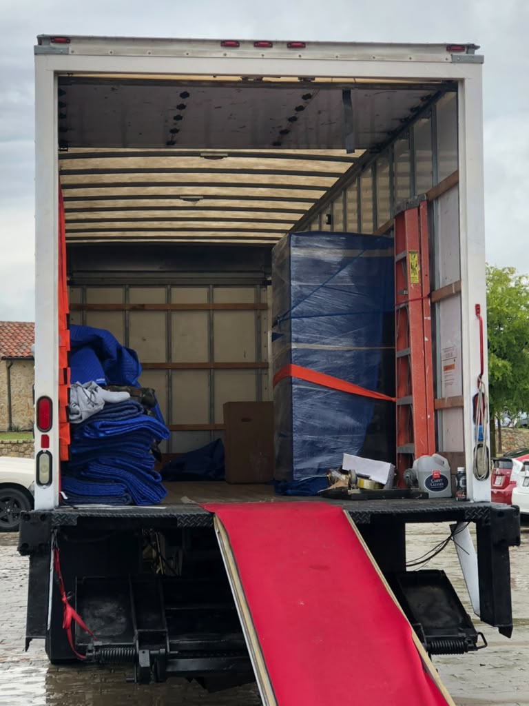 Moving company in action 2