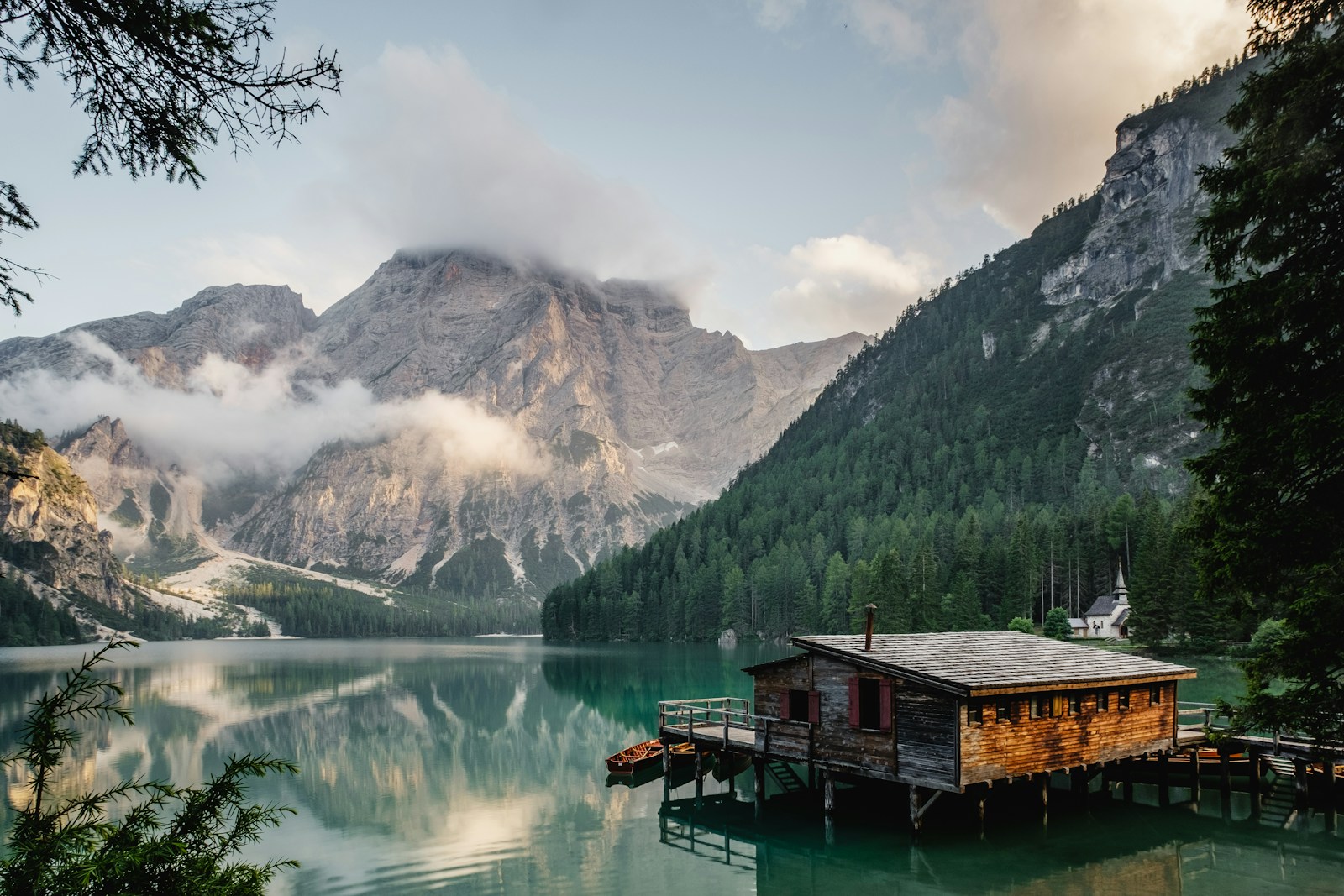 Still lake at sunrise in the Shuswap – somatic trauma therapy at New Beginnings Counselling Service