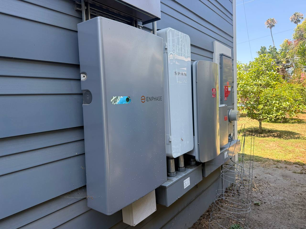SPAN smart panel and ENPHASE battery installation by Frontline Electric Inc in Long Beach