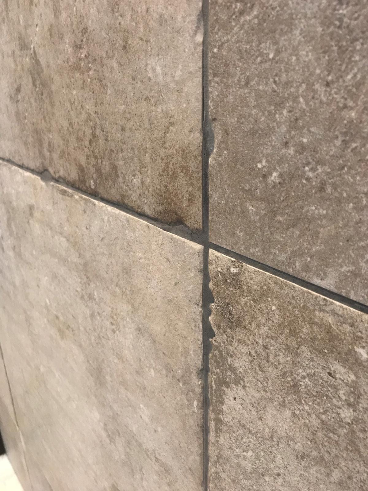 Detail van voegwerk en tegelwerk