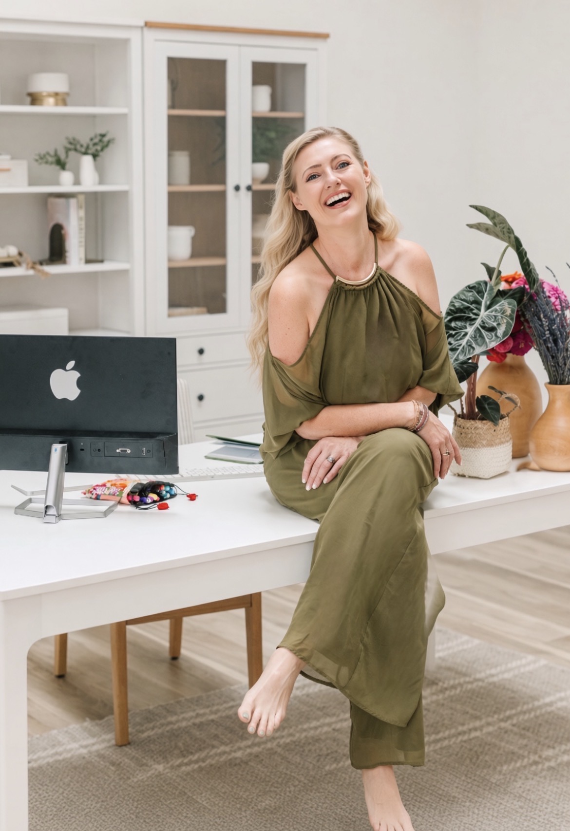 Virginia Scheuer at her desk, ready for your session