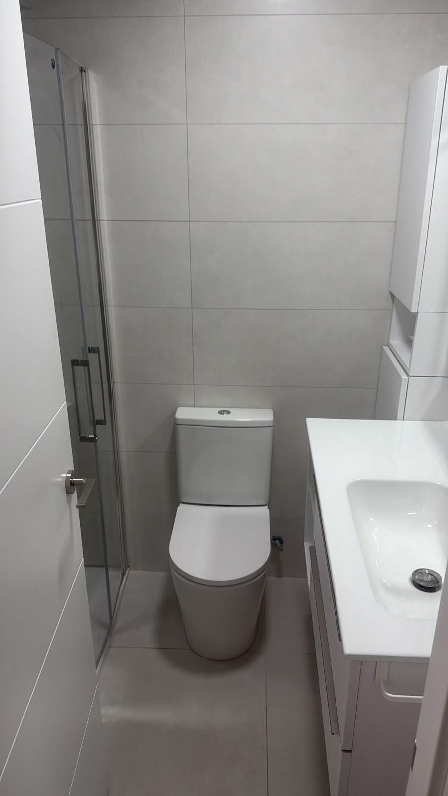 Vista general de la reforma de baño terminada