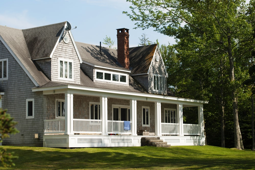 A beautiful, vibrant green lawn in front of a historic home in Pennsylvania