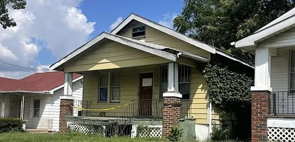 House needing major repairs bought for cash in St. Louis Missouri