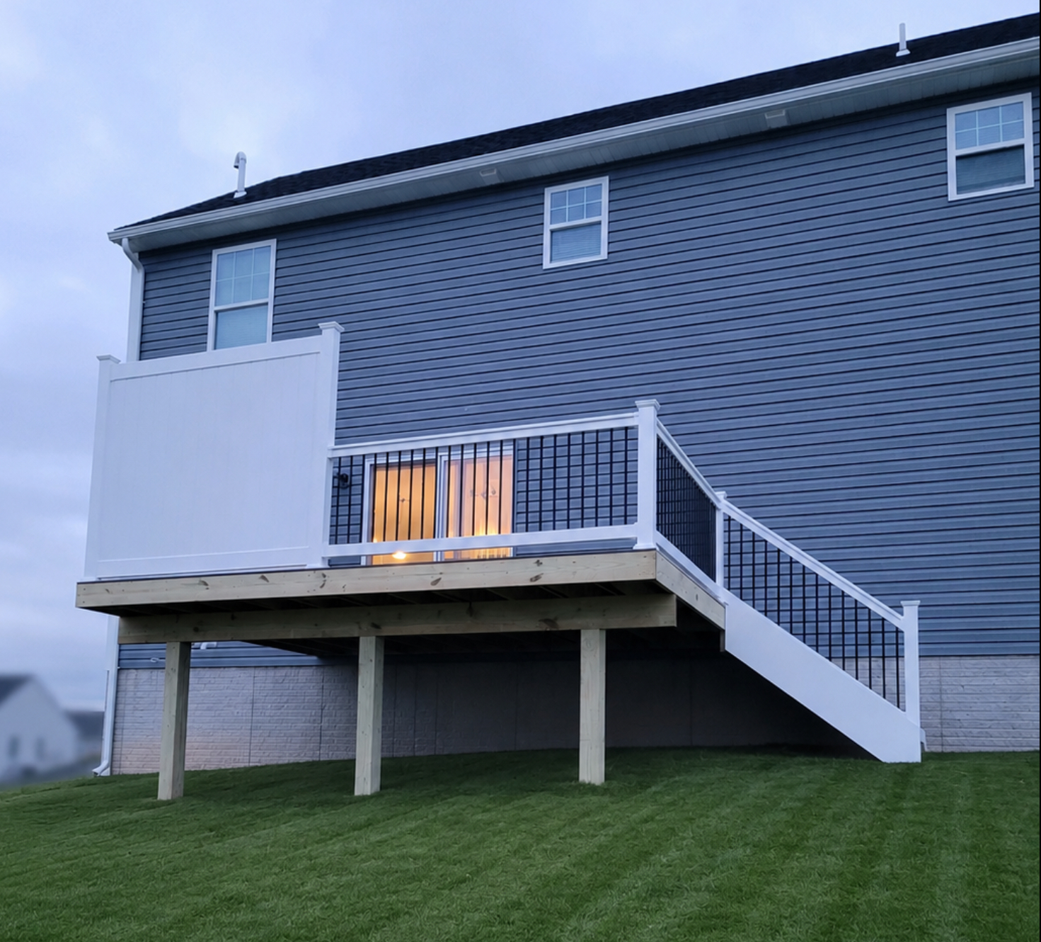 Elevated Composite Deck with Privacy Screen