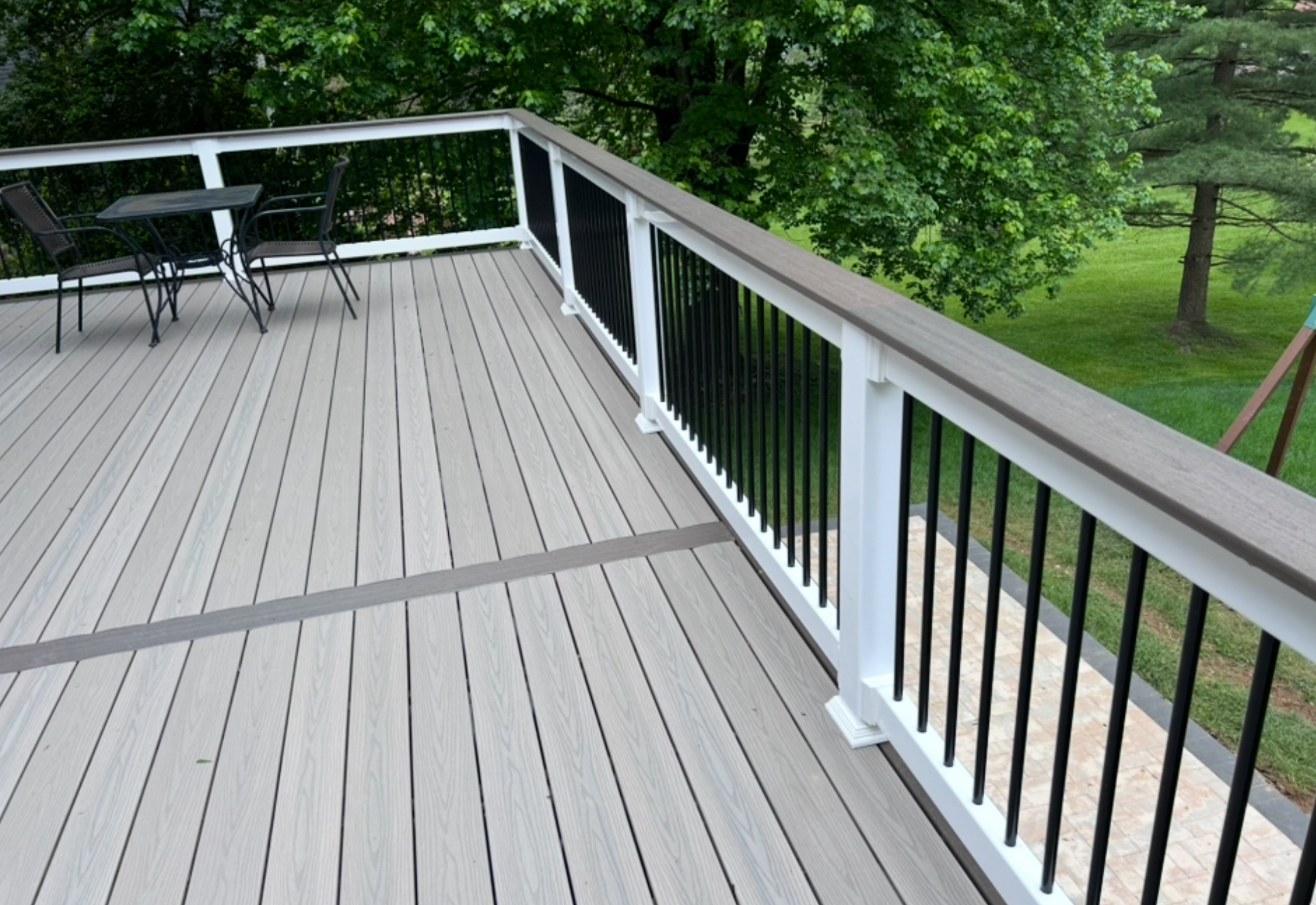 Composite Deck Railing & Dining Space