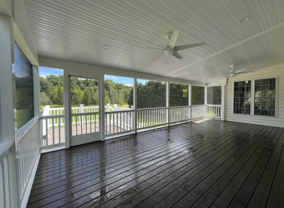 Spacious Screened Porch & Composite Decking