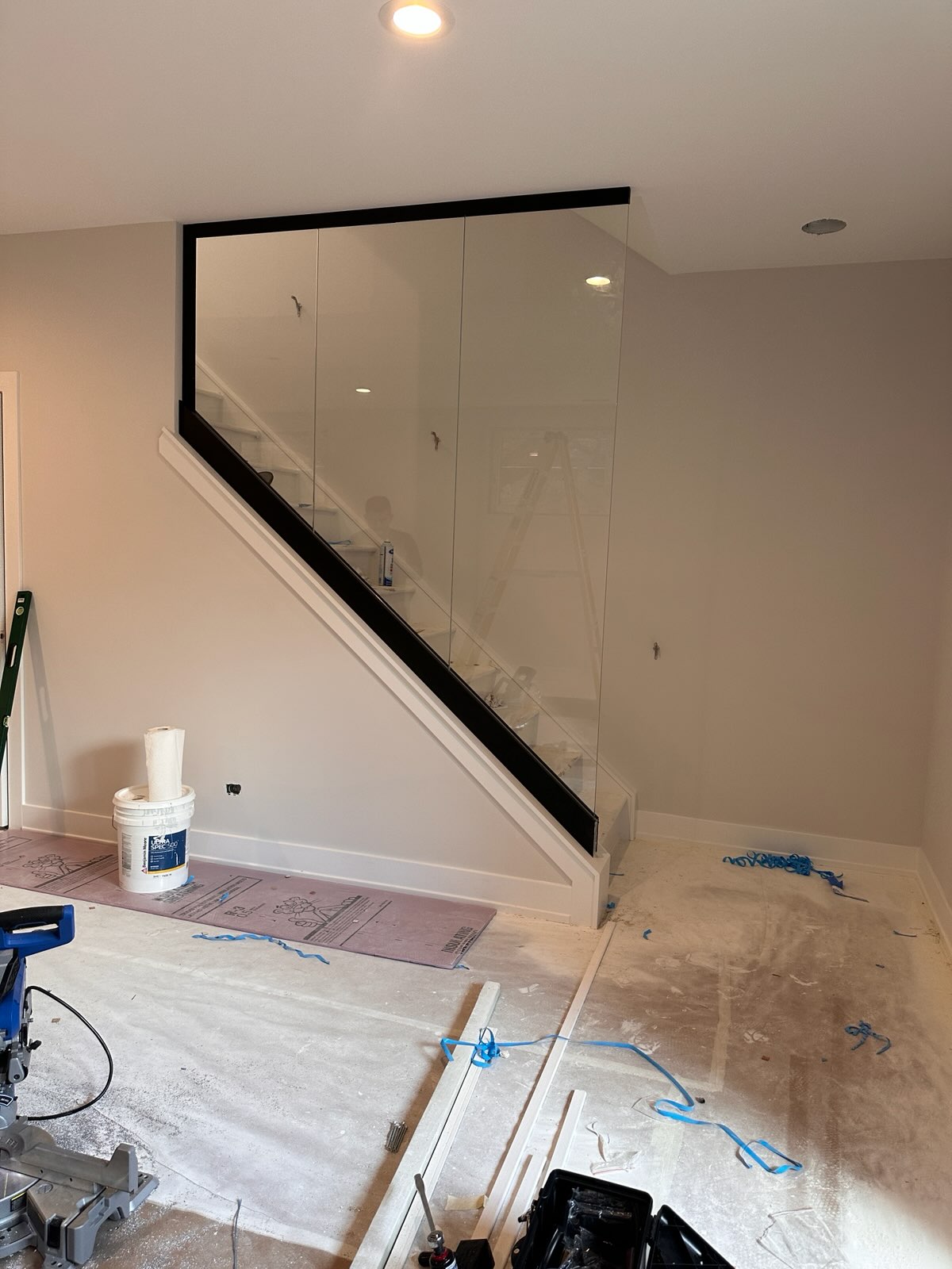 High-end glass railing contractors Chicago