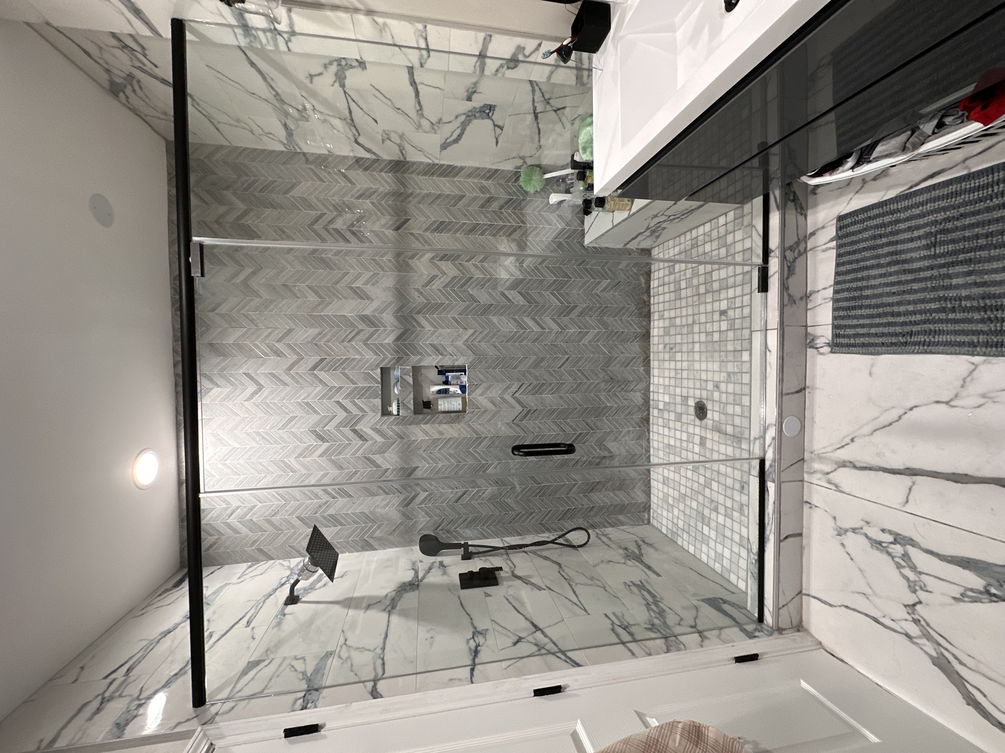 High-quality bathroom shower glass installation