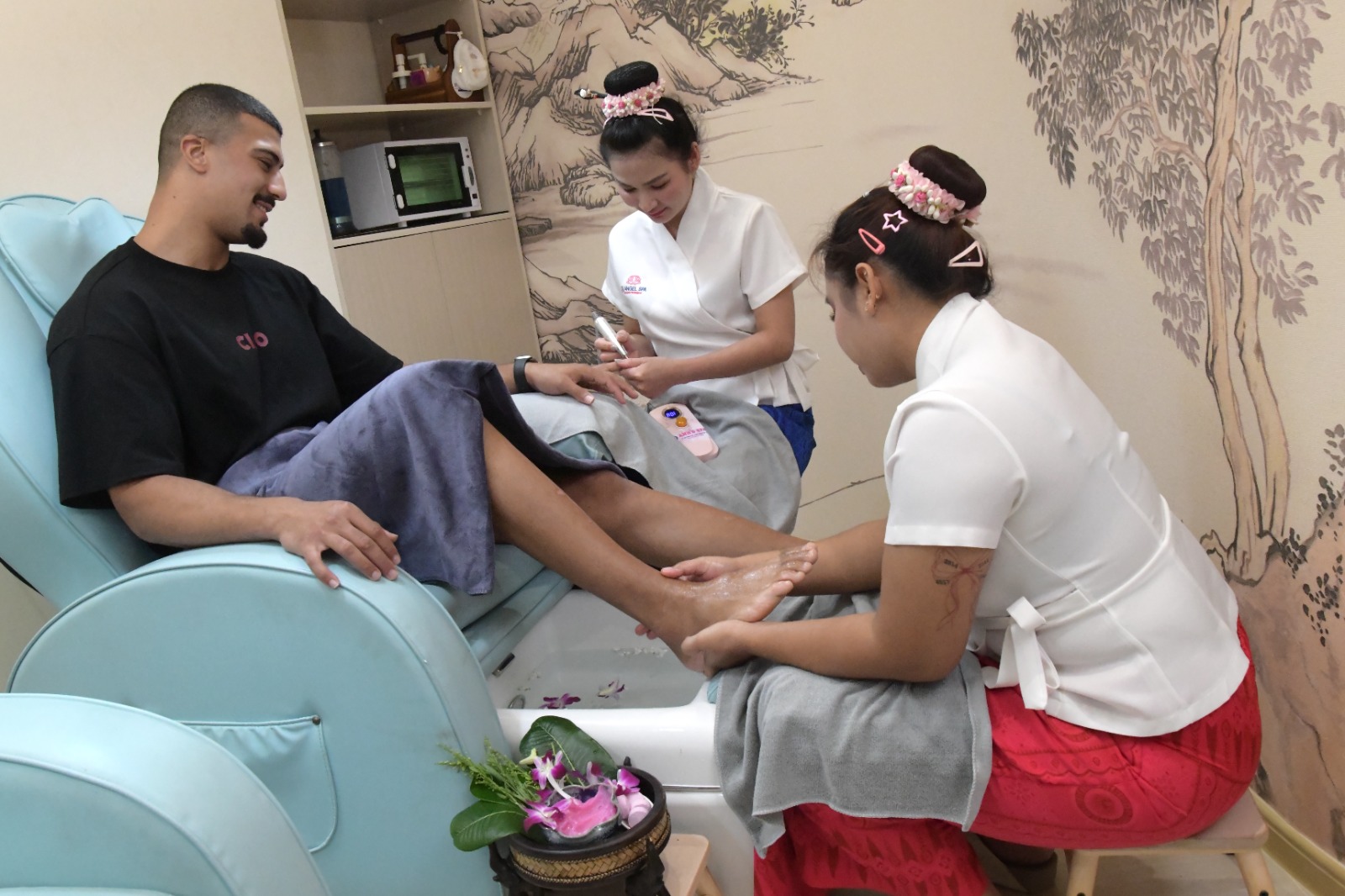 Manicure & Pedicure (Foot Spa)