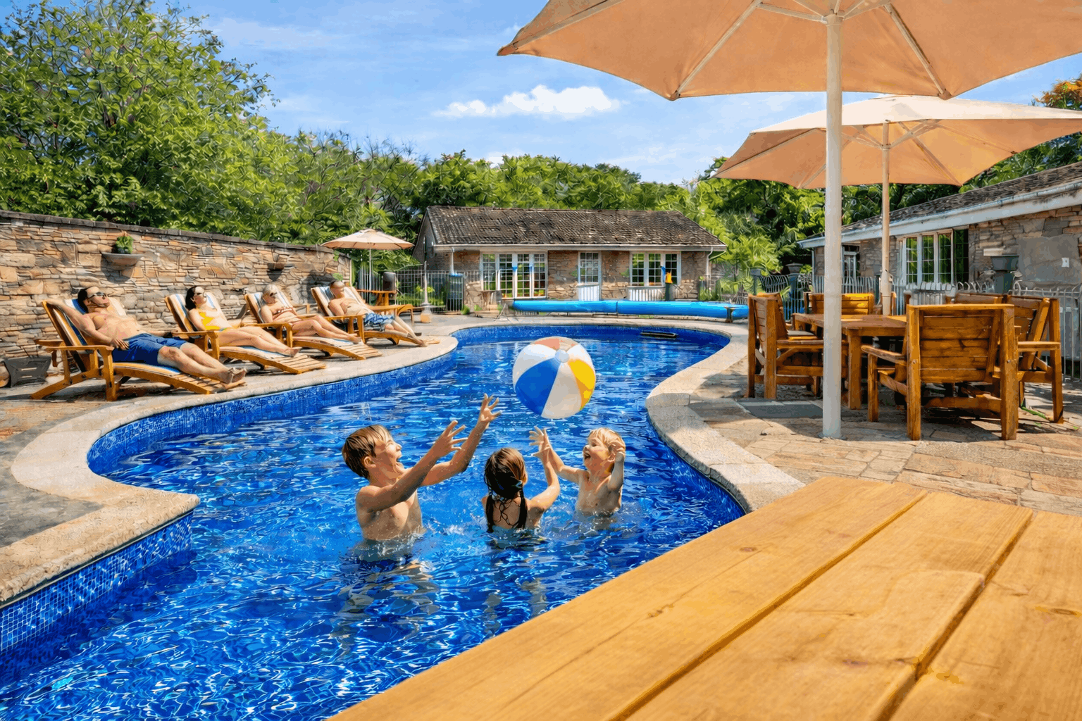 Outdoor heated swimming pool in Looe