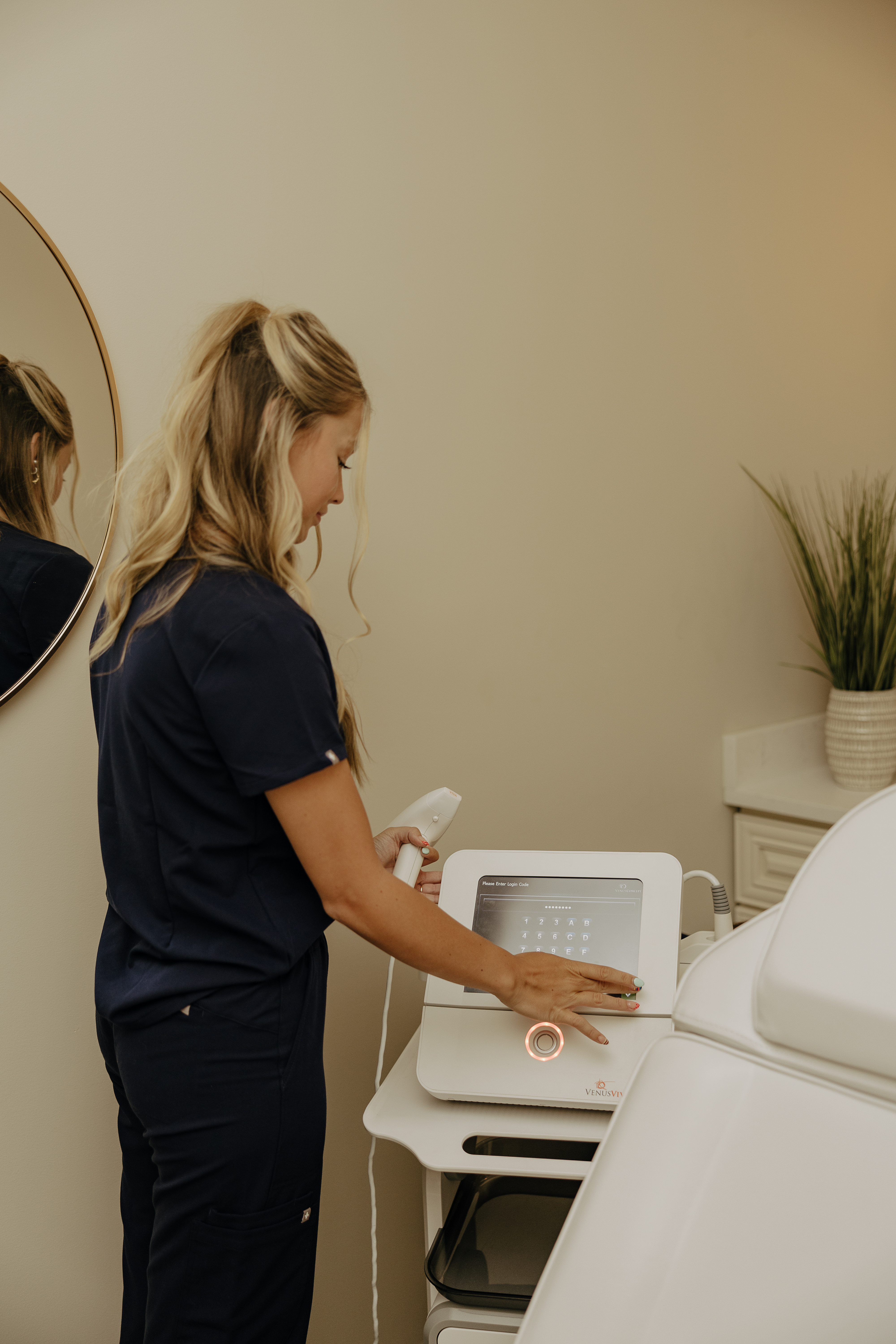 Venus VIVA nano-fractional radiofrequency device