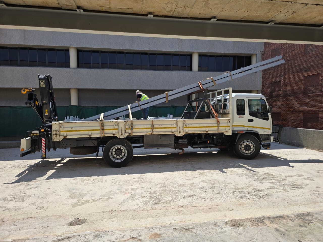 Easy Lift crane and truck hire project gallery image 24