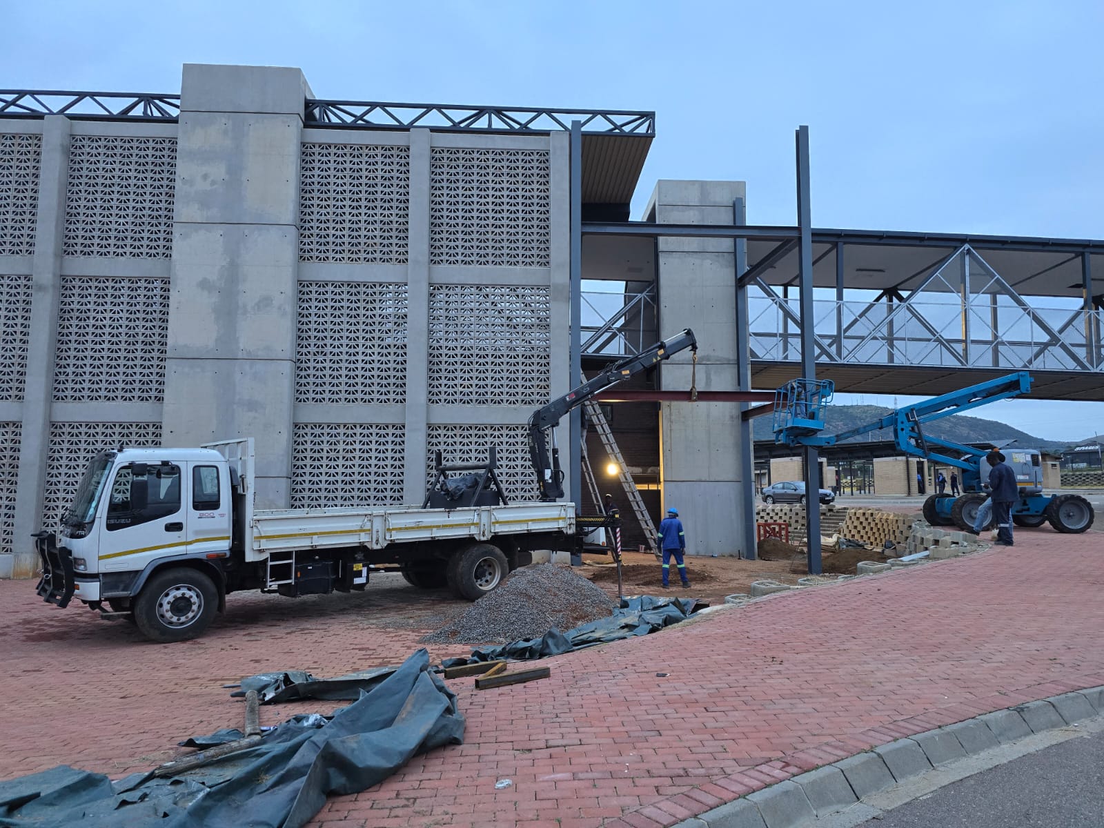 Easy Lift crane and truck hire project gallery image 8