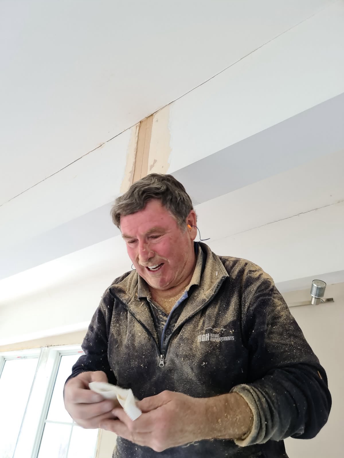 Builder working on interior renovations in Melbourne's Eastern suburbs