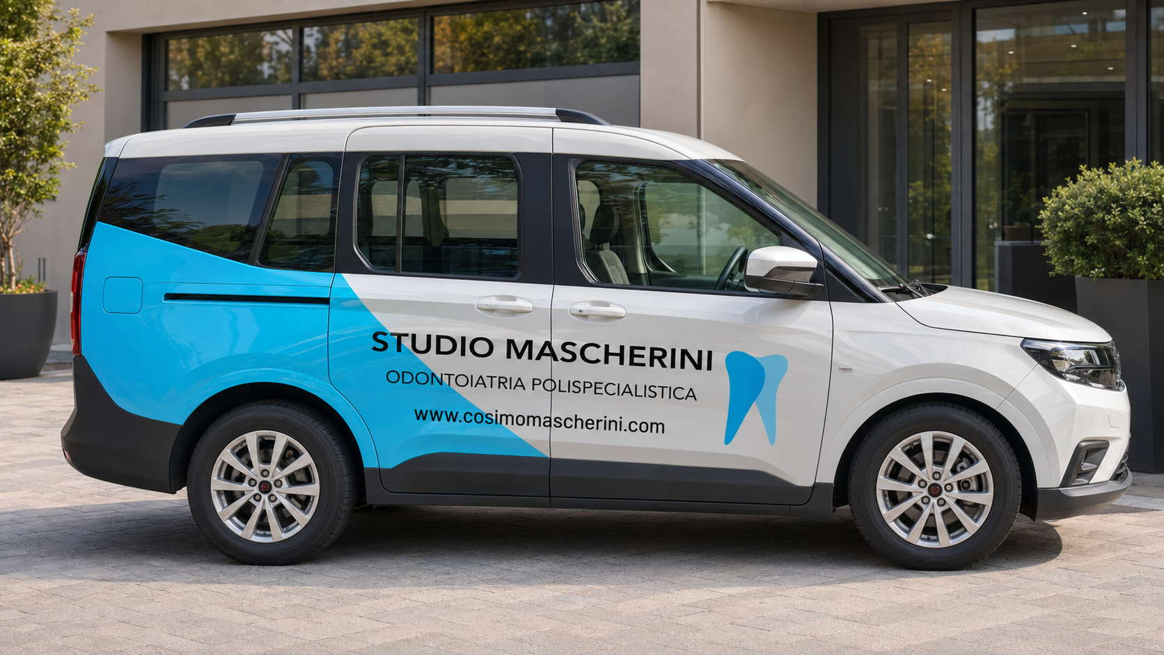 Pulmino per il servizio di trasporto pazienti dello Studio Dentistico Mascherini